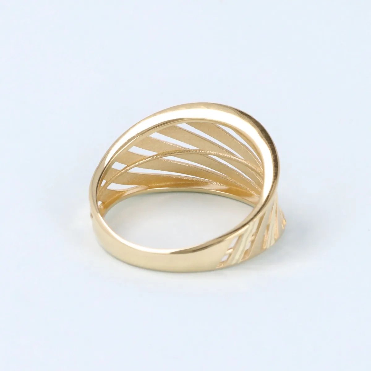 Yellow gold ring with diamond finish