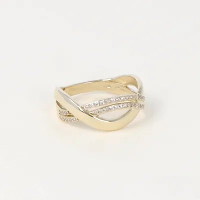 Yellow gold ring with cubic zirconia