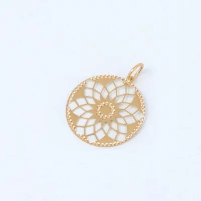 Lightweight yellow gold pendant