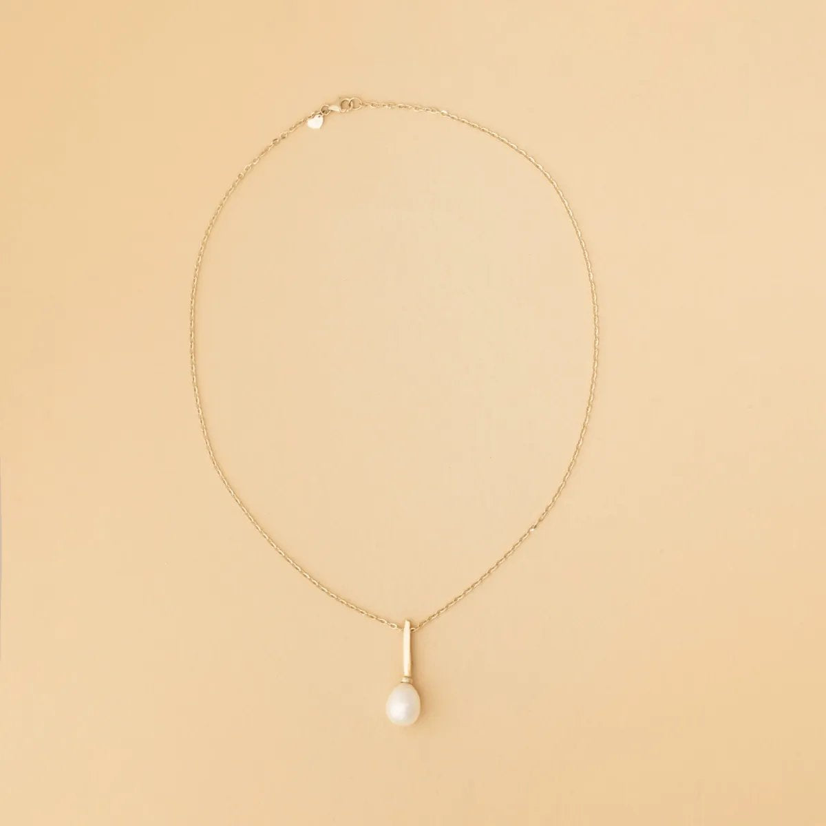 Yellow gold classic necklace with pearl