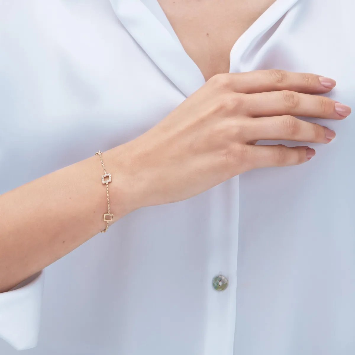 Yellow gold bracelet with zirconia