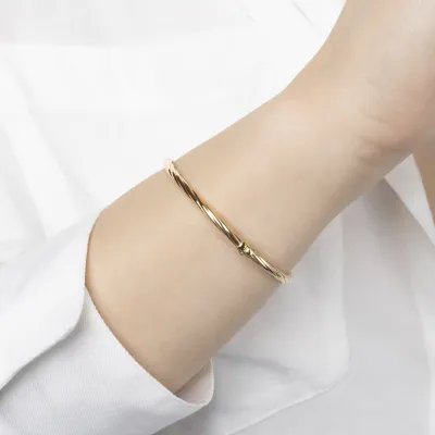 Yellow gold bangle