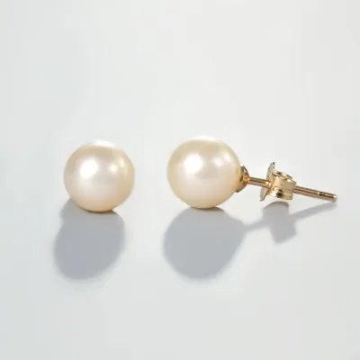Yellow gold earrings with pearl