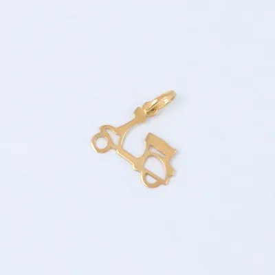 Yellow gold pendant in the shape of a Vespa scooter