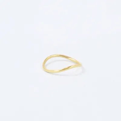 Minimal yellow gold ring