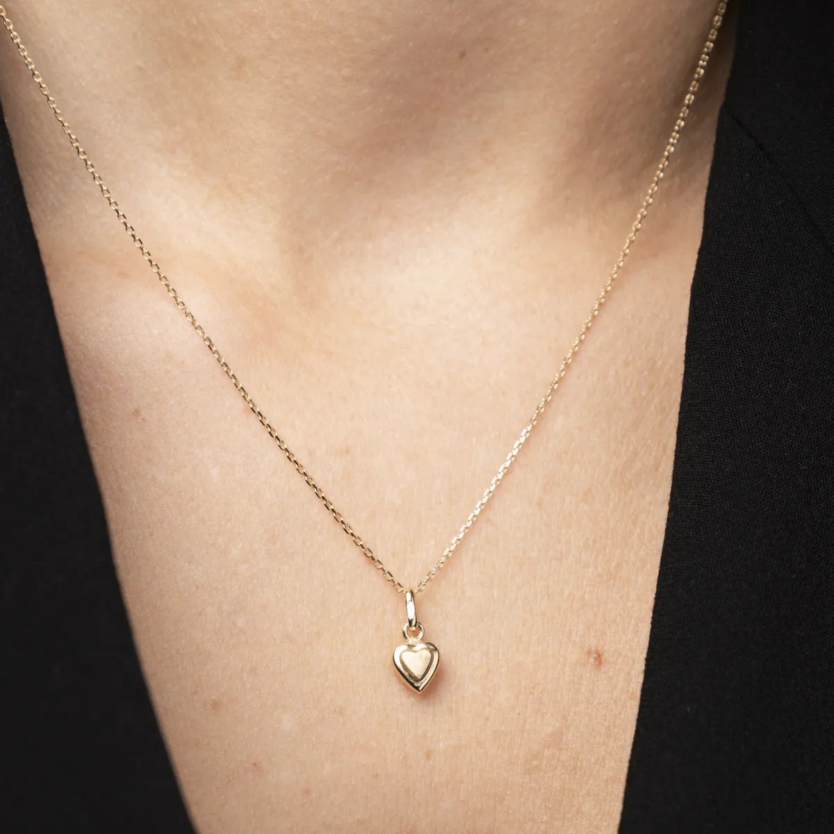 Yellow gold heart-shaped pendant