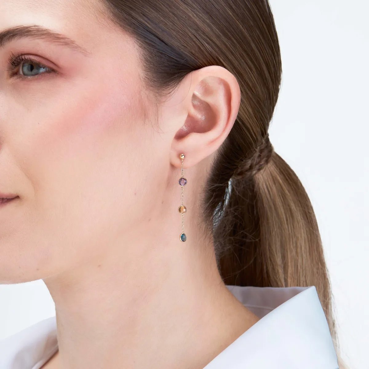 Yellow gold earrings with natural stones