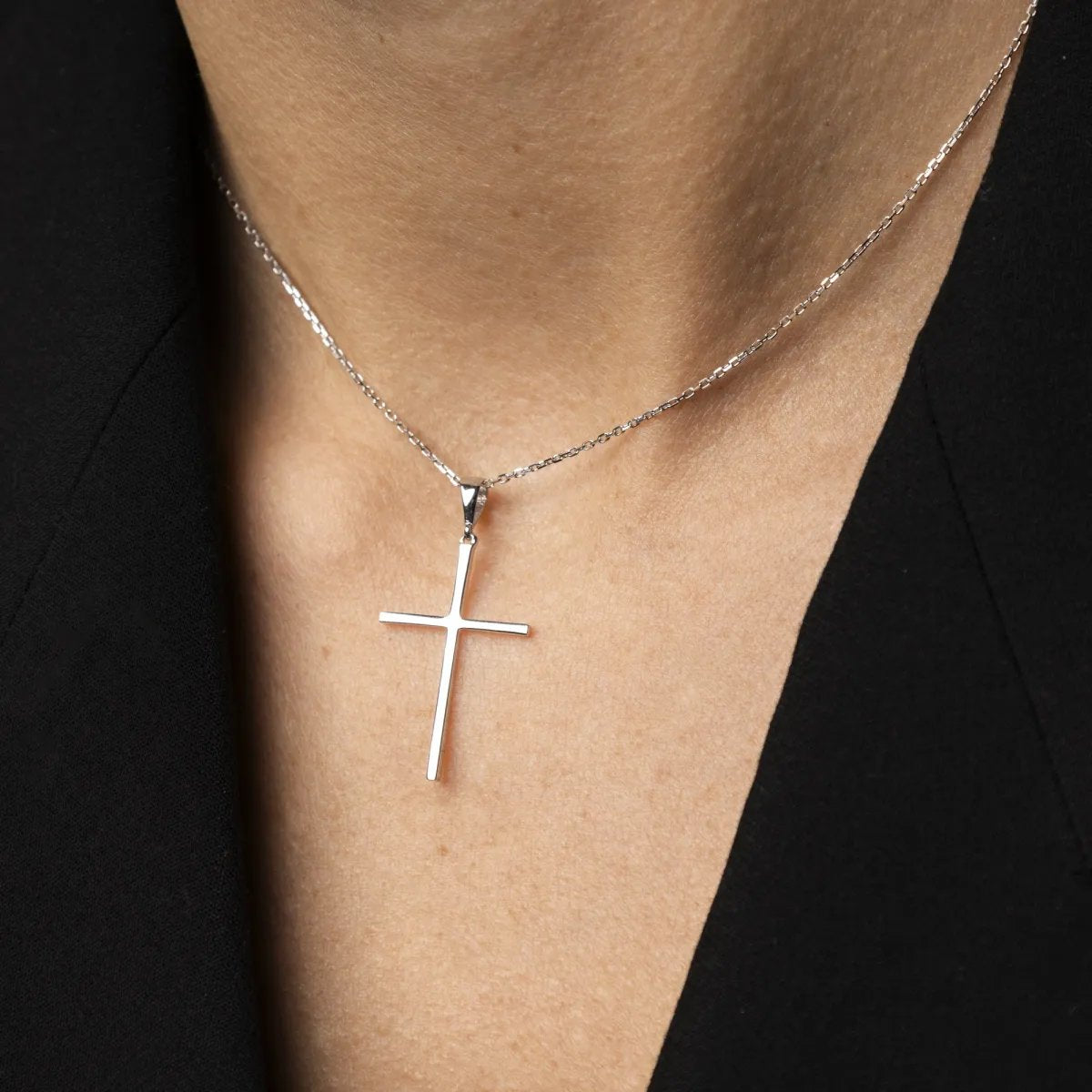 White gold classic cross pendant