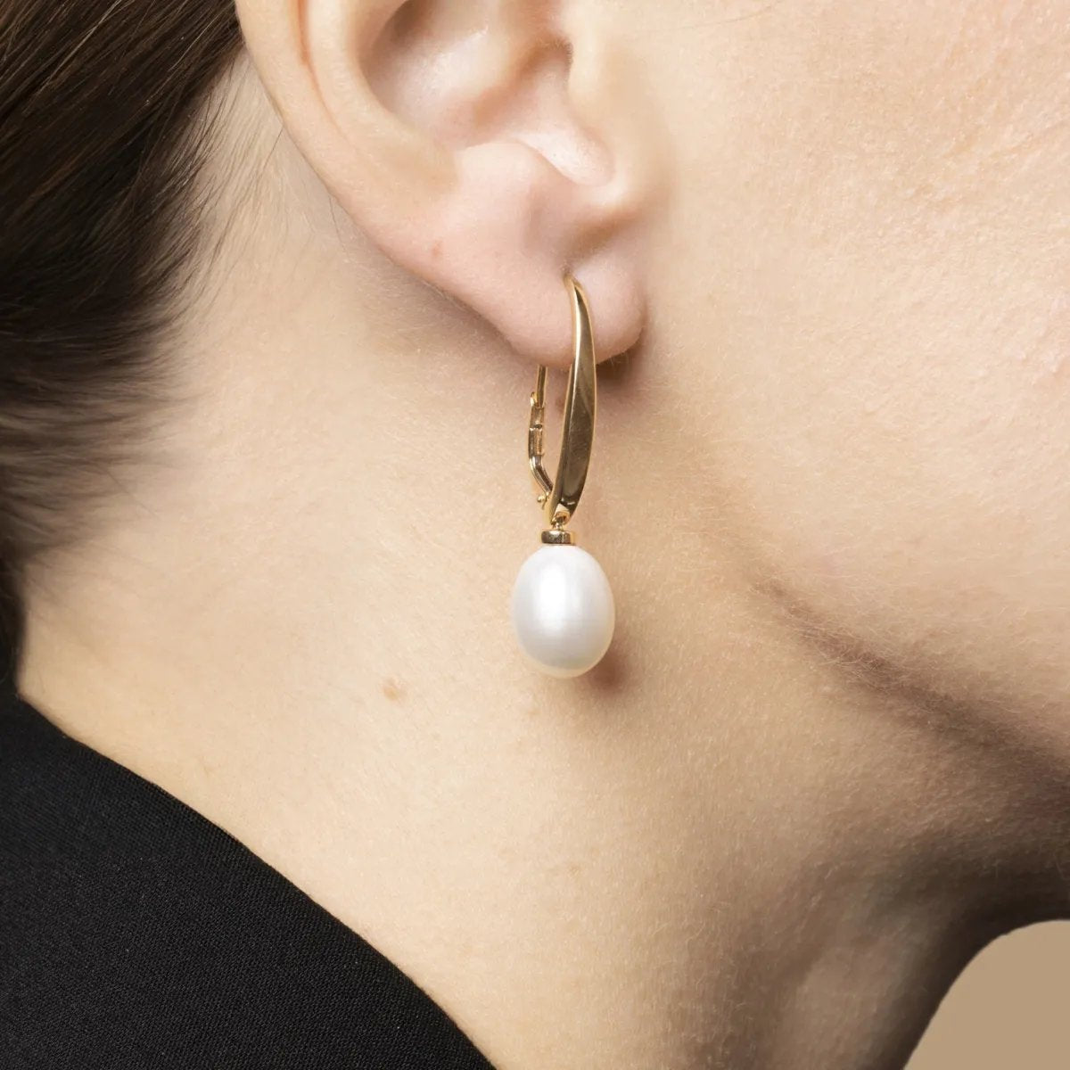 Yellow gold classic earrings with pearl long leverback