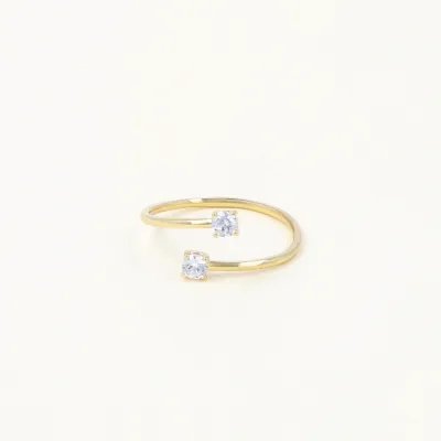 Minimalist yellow gold ring with double zirconia