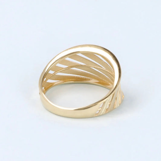 Yellow gold ring with diamond finish