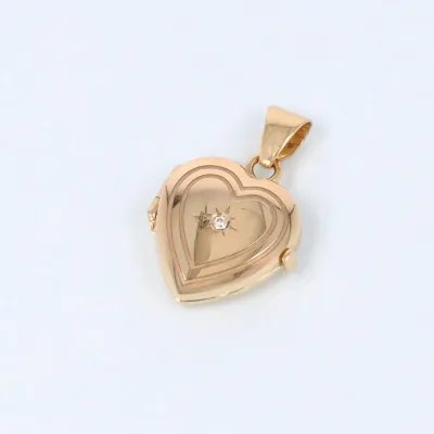 Yellow gold heart-shaped photo pendant with zirconia