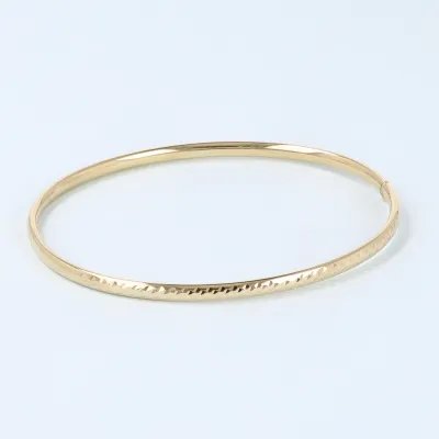 Yellow gold bangle with diamond-cut finish