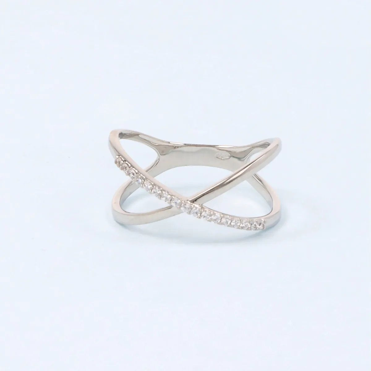 White gold ring with zirconia