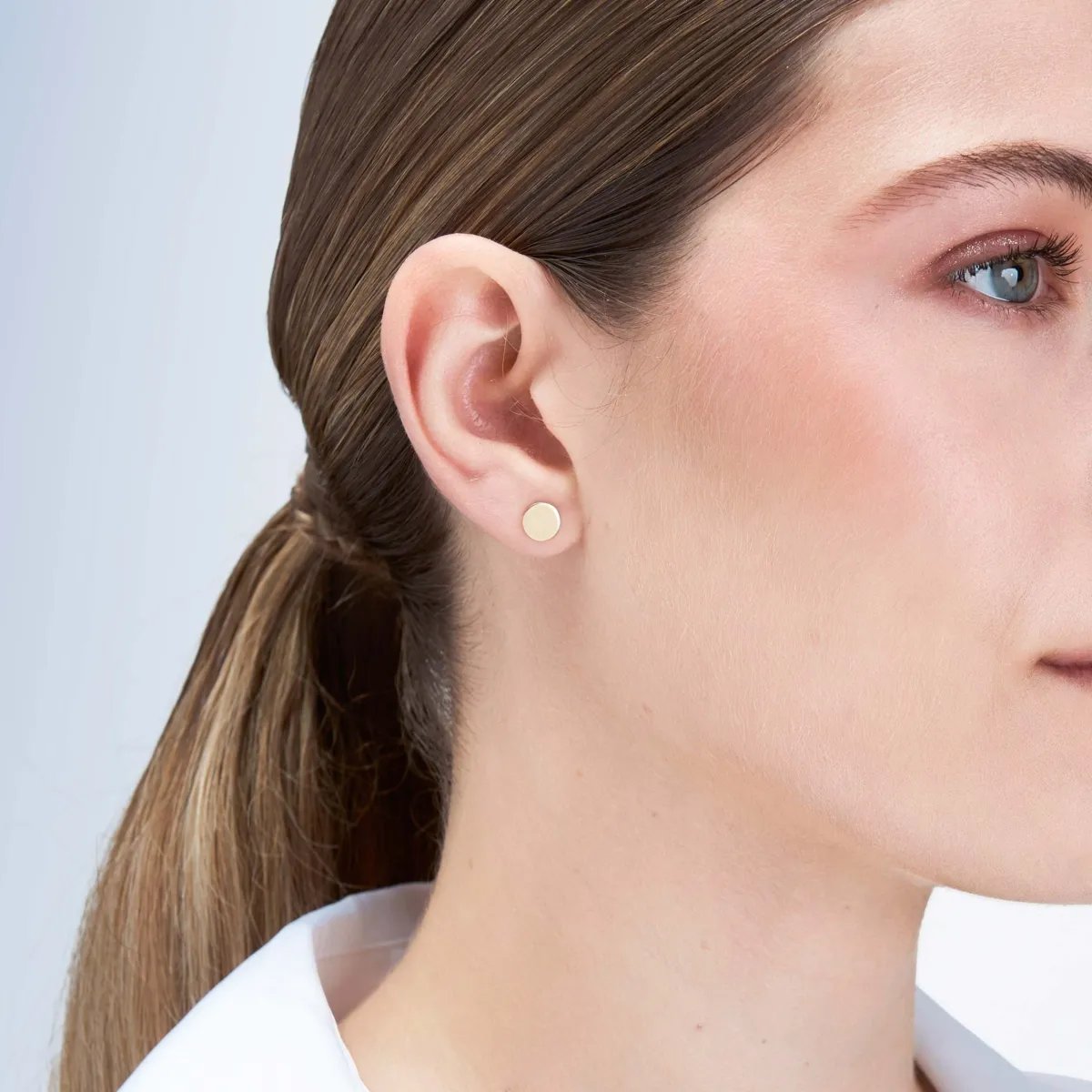 Round yellow gold earrings