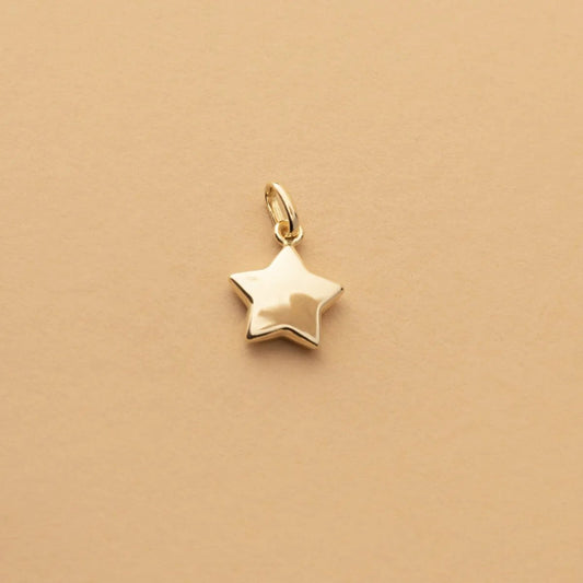 Yellow gold star-shaped pendant