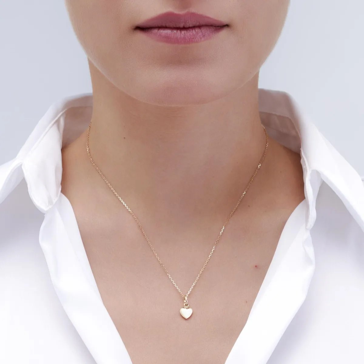 Lightweight yellow gold heart-shaped pendant