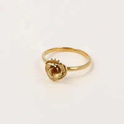 Yellow gold ring in the shape of a rose