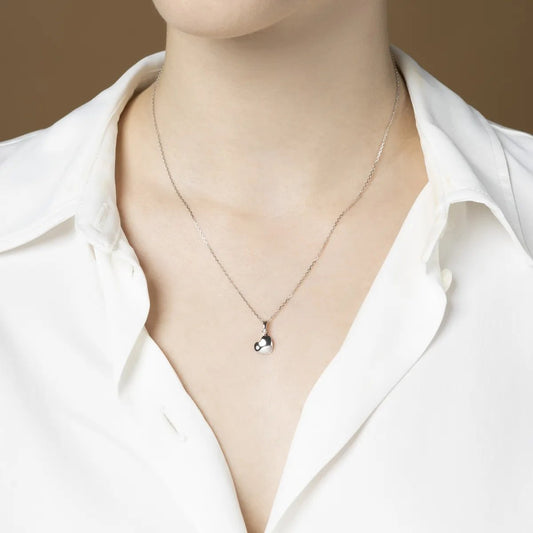 White gold heart-shaped pendant with cubic zirconia