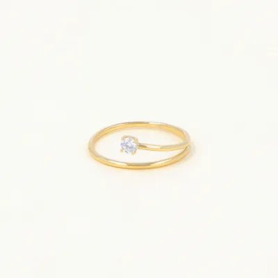 Minimal yellow gold ring with zirconia