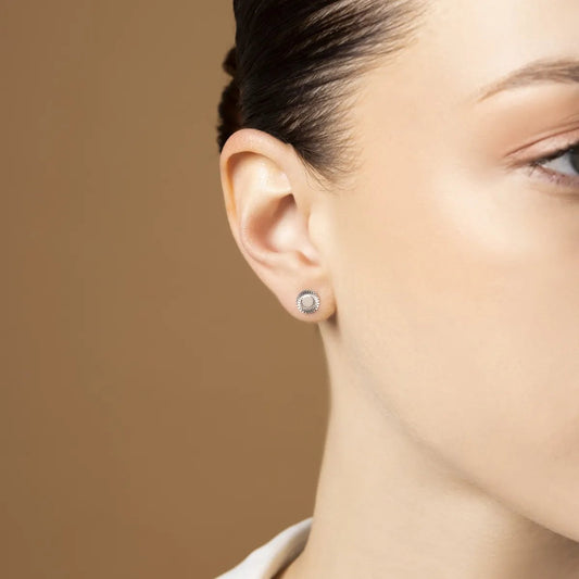 White gold round earrings