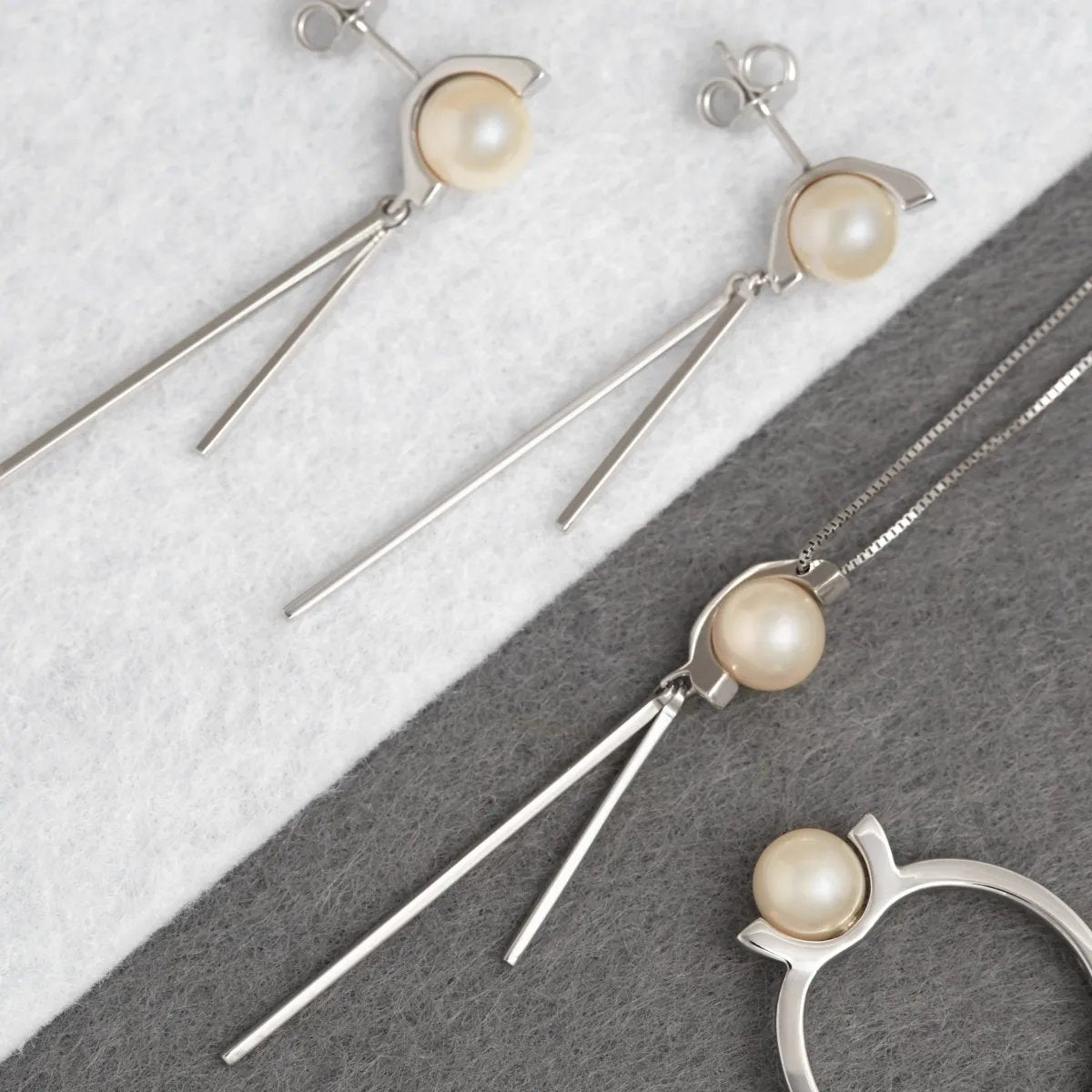 White gold "Aurora" necklace with pearl