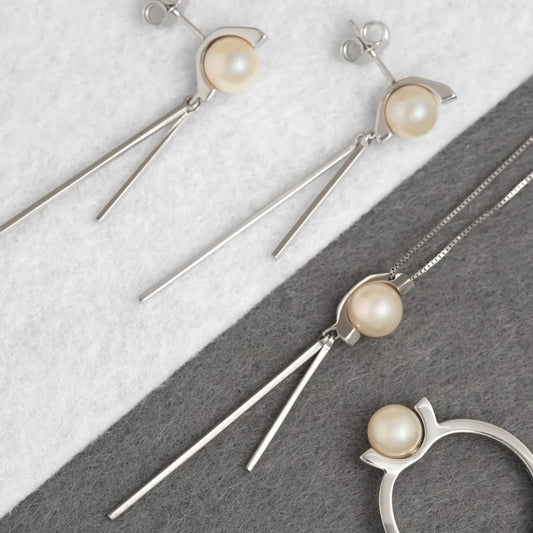 White gold "Aurora" necklace with pearl