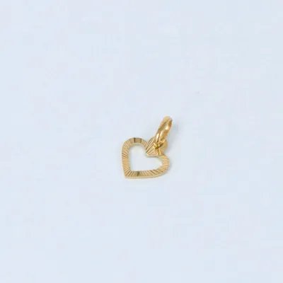 Yellow gold heart-shaped pendant
