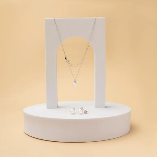 White gold set with pearls and cubic zirconia