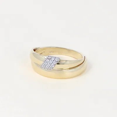 Yellow gold ring with cubic zirconia