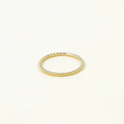 Yellow gold ring with twist effect