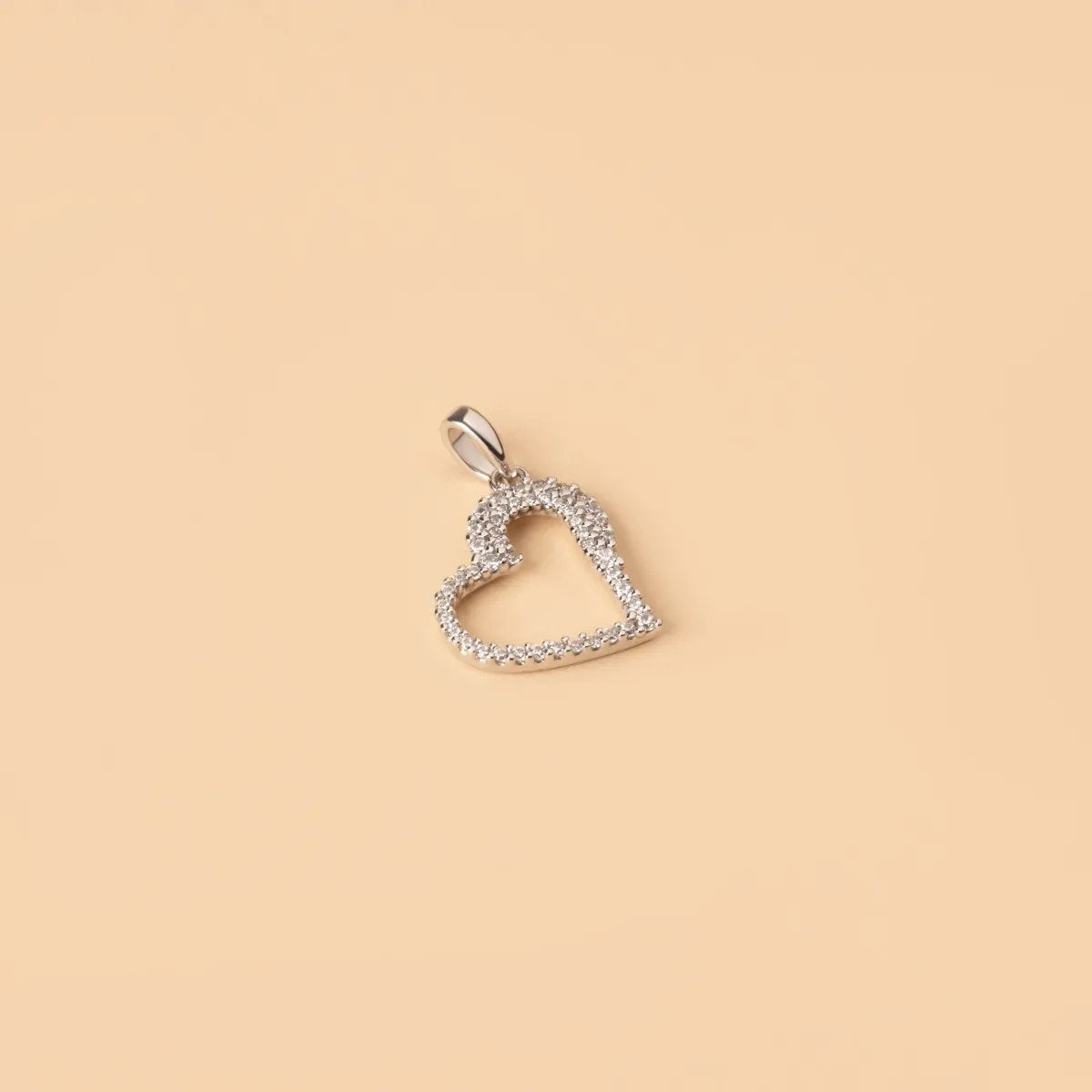 White gold heart-shaped pendant with cubic zirconia