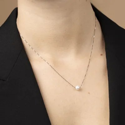 White gold necklace with small pearl