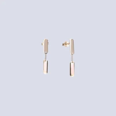 Yellow gold earrings with pink enamel