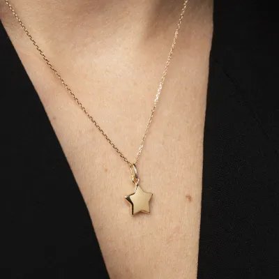 Yellow gold star-shaped pendant