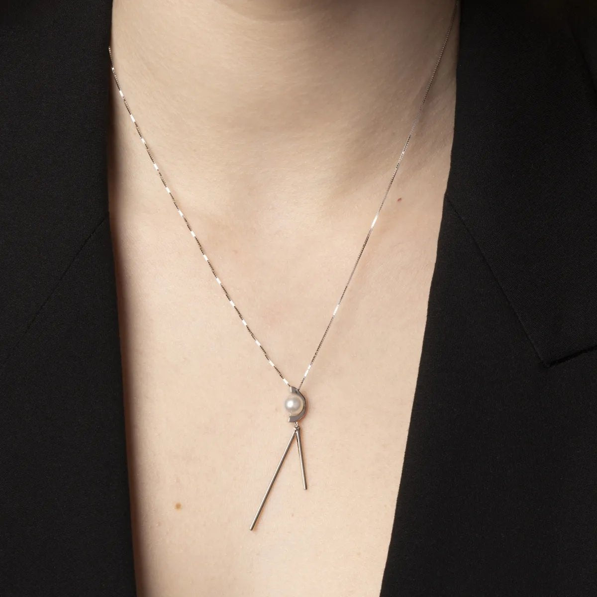 White gold "Aurora" necklace with pearl