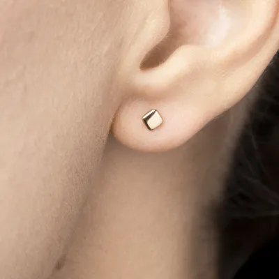 Yellow gold squared earrings