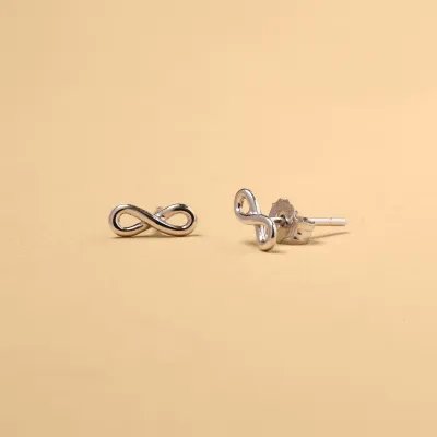White gold earrings with infinity sign