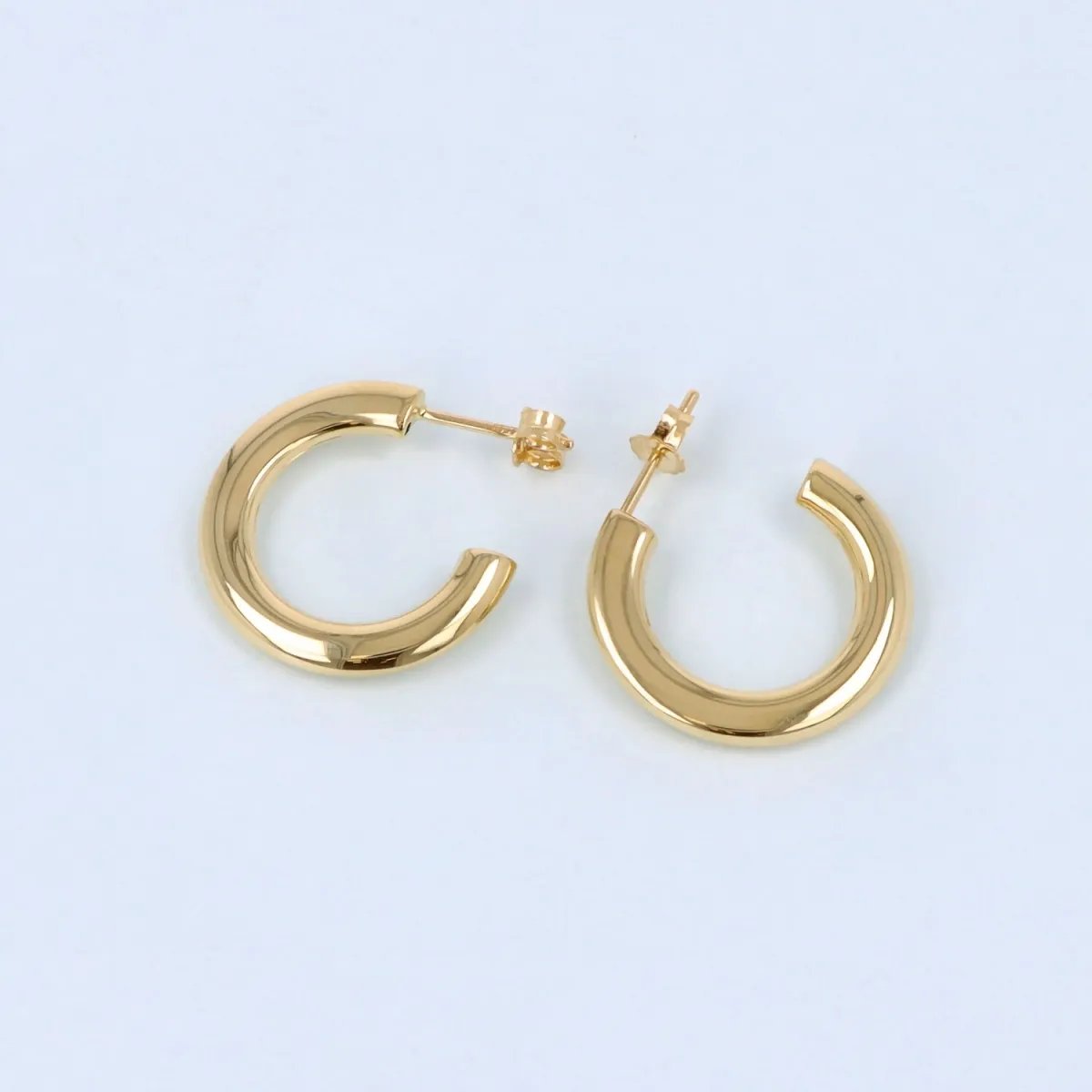 Hollow yellow gold earrings