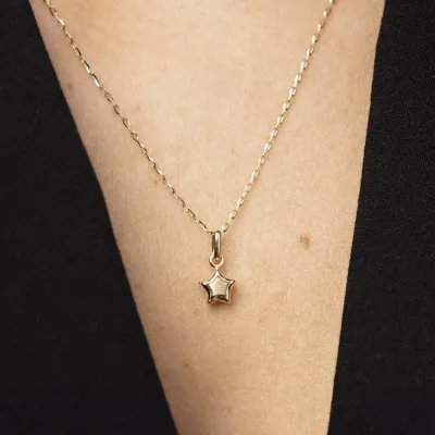 Yellow gold star-shaped pendant
