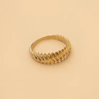 Yellow gold ring