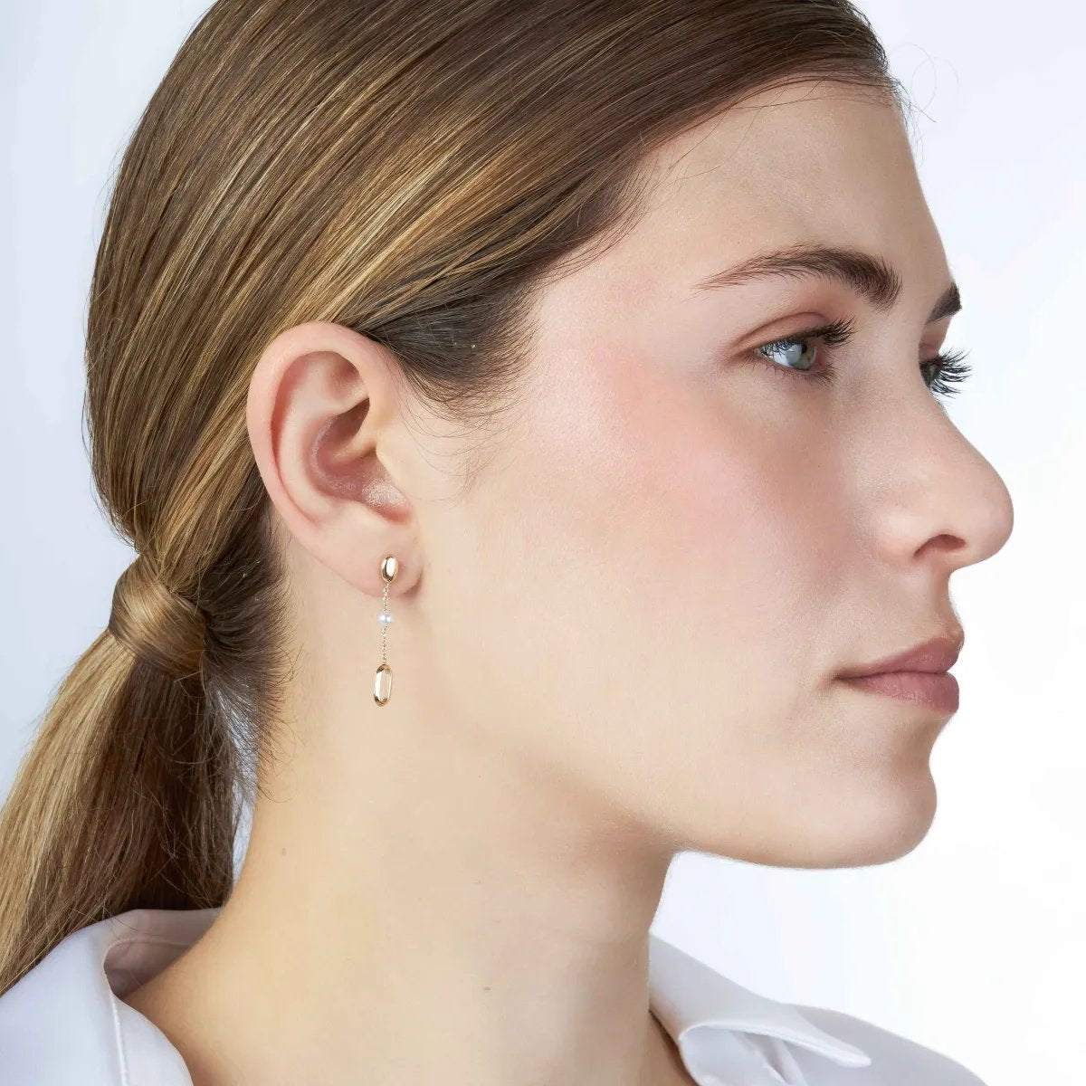 Yellow gold earrings with pearls