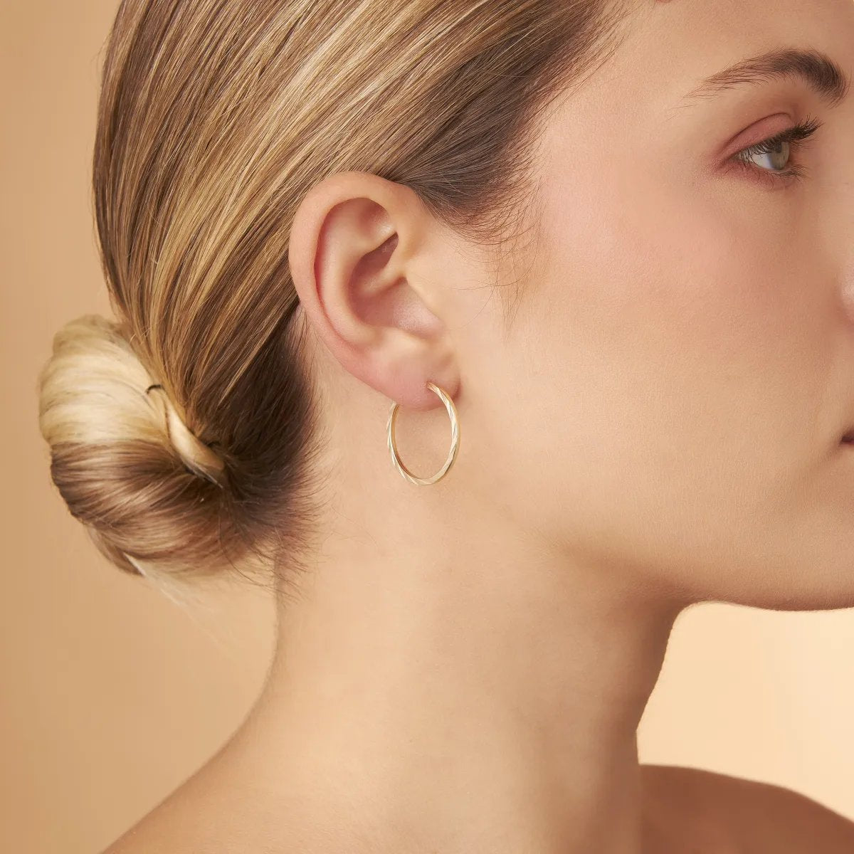 Yellow gold flex tube earrings 25 mm diamond cut