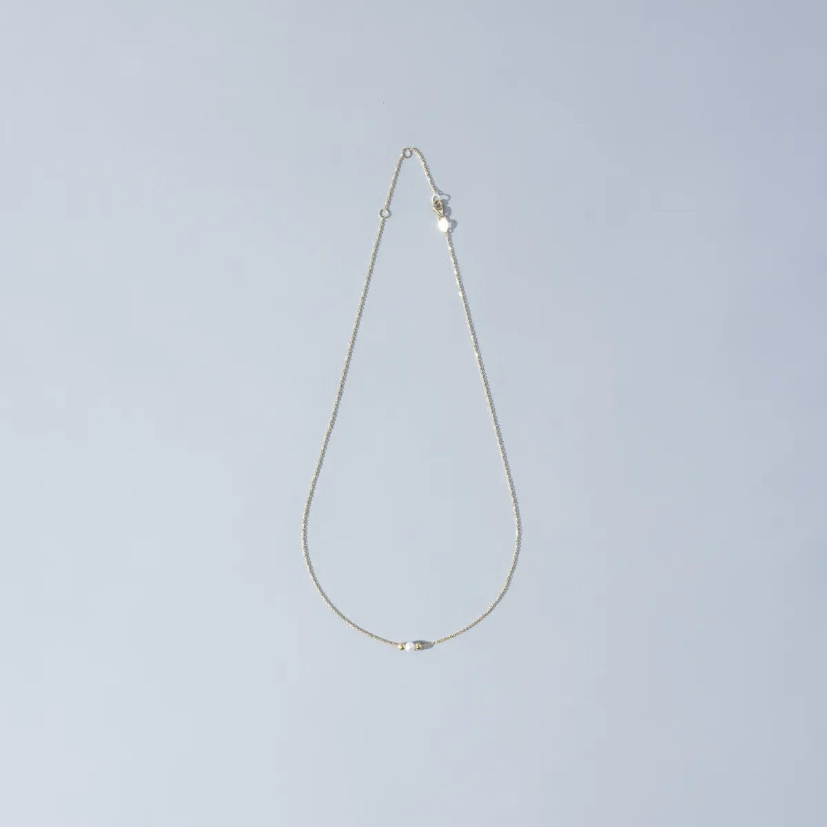 Yellow gold necklace with pearl