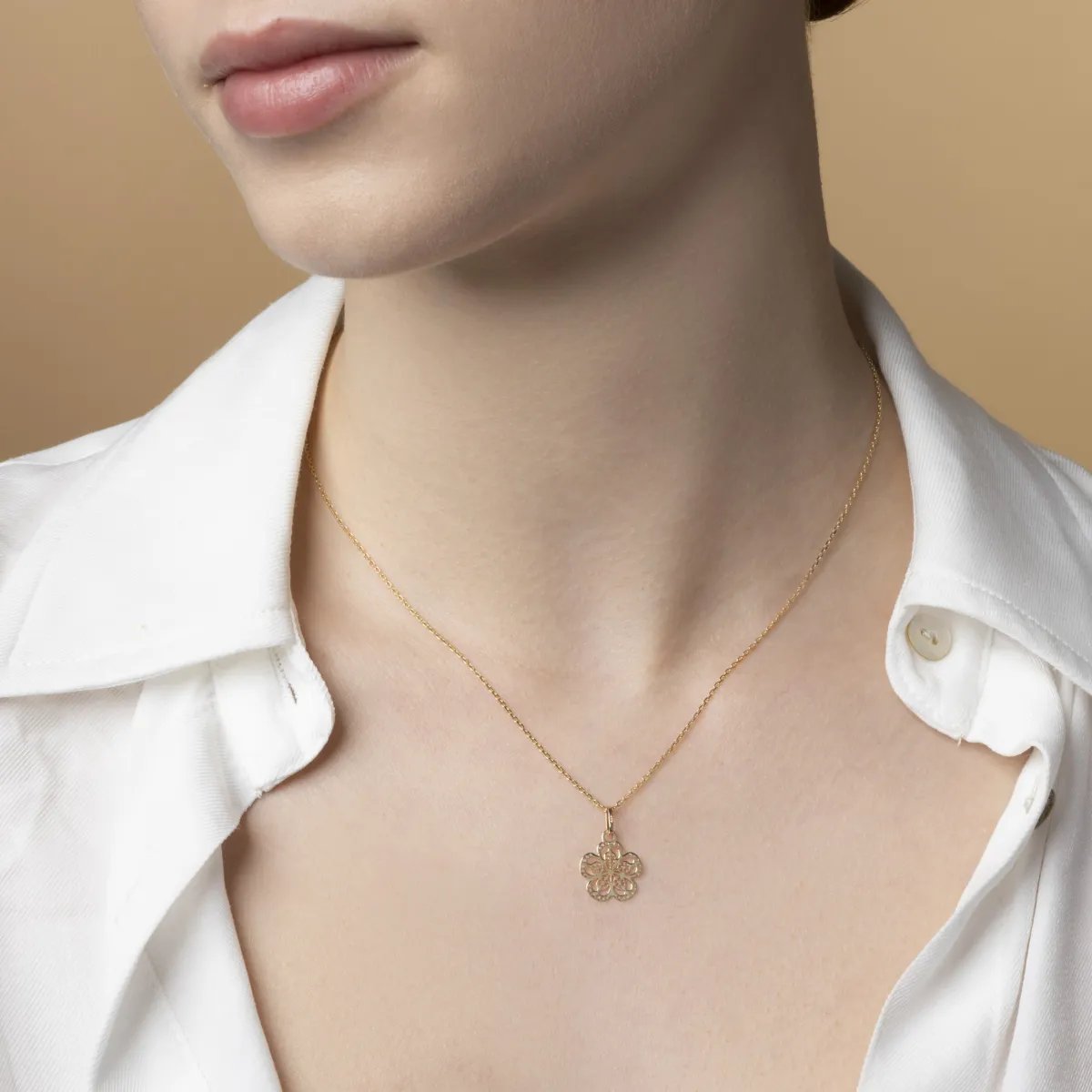 Yellow gold flower-shaped pendant