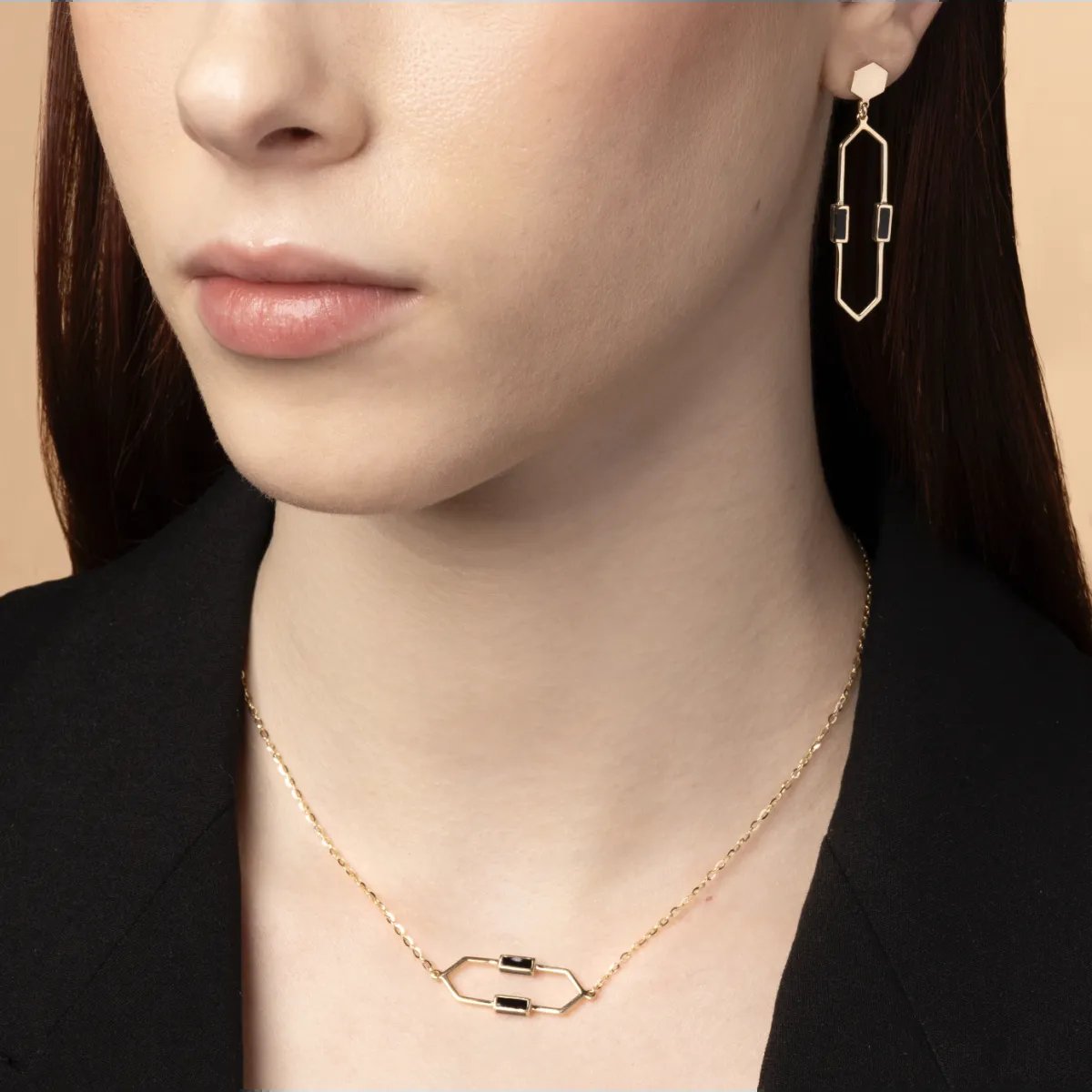 Yellow gold "Mellifera" necklace with black enamel