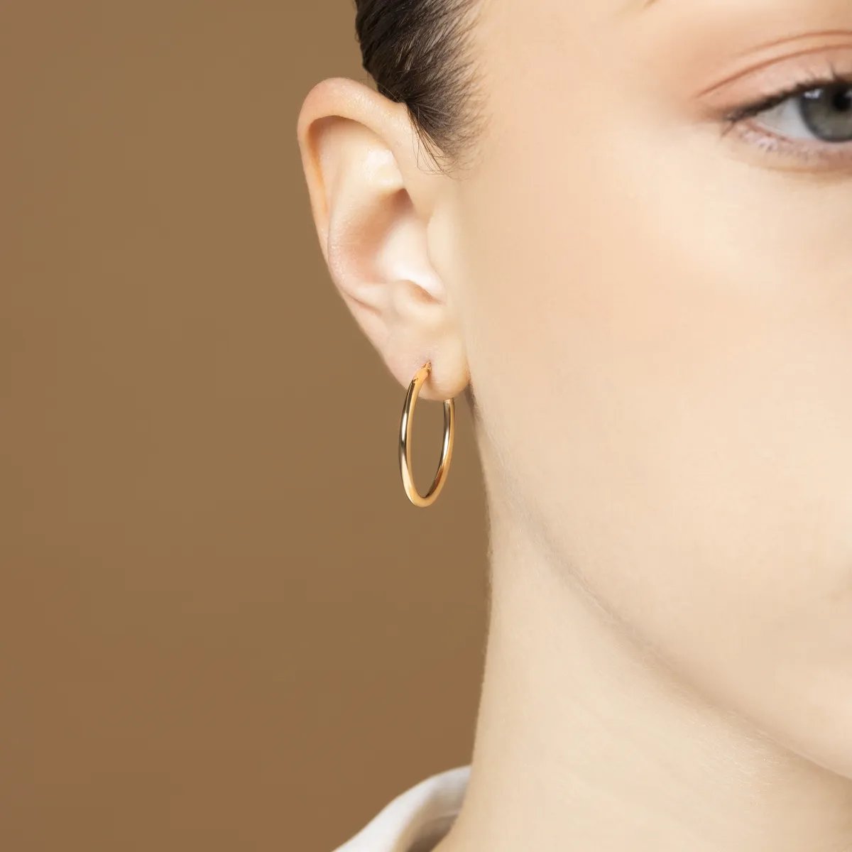Yellow gold oval shape hoop earrings