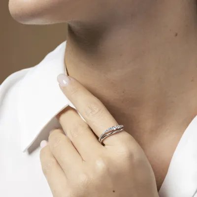 White gold ring with cubic zirconia