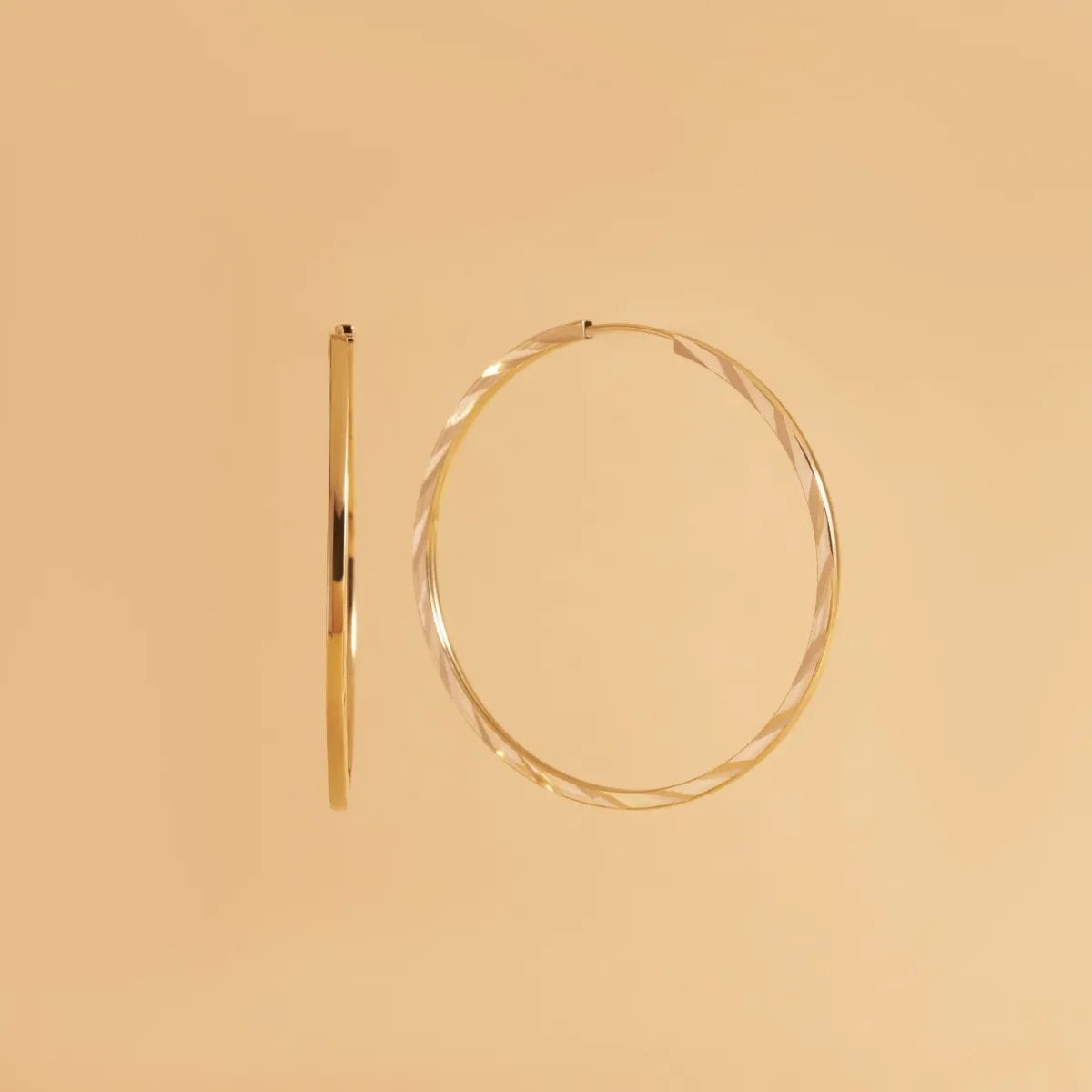 Yellow gold flex tube earrings 40 mm diamond cut