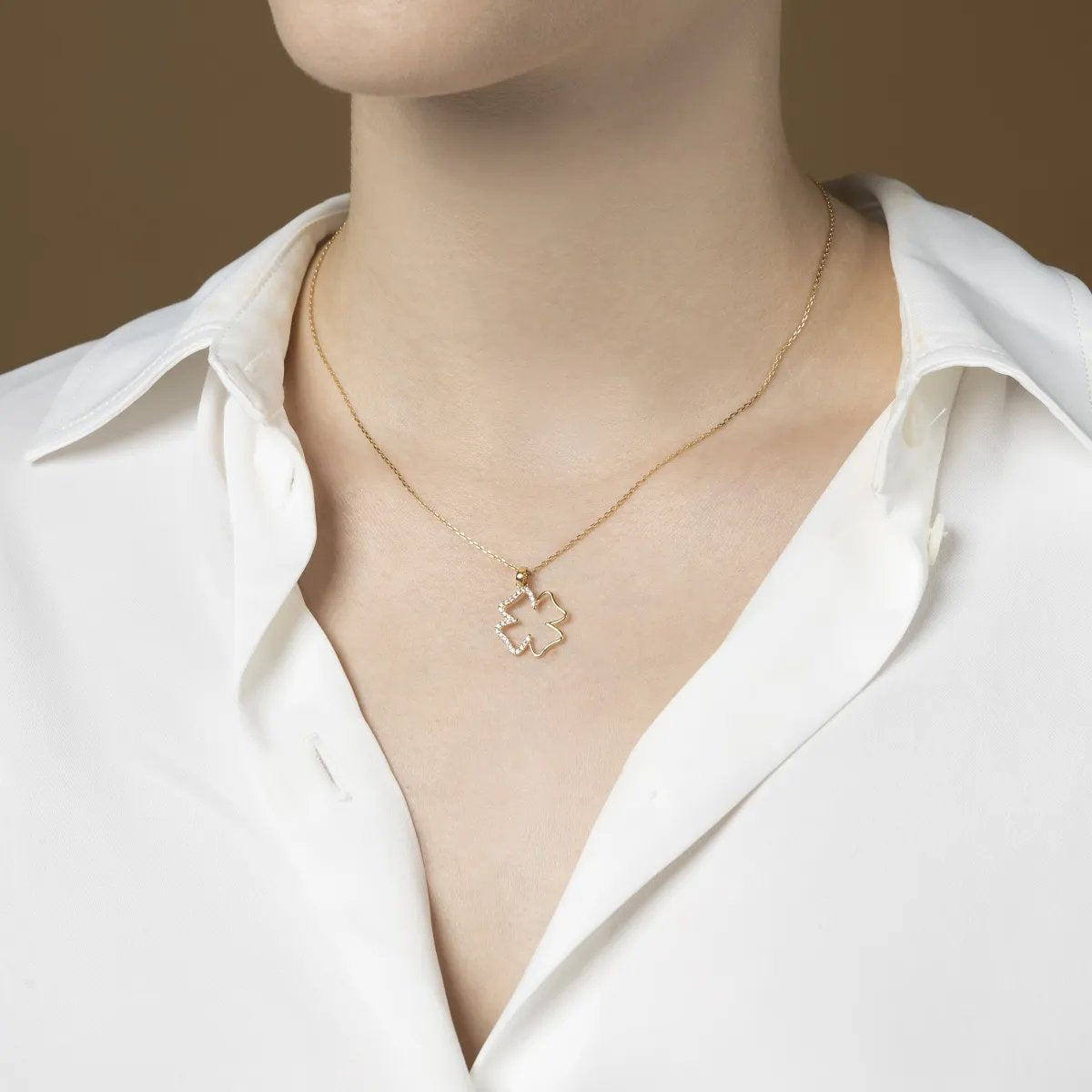 Yellow gold larch-shaped pendant with cubic zirconia line